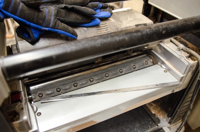 changing planer blades