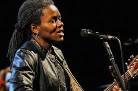 Tracy Chapman: The Unstoppable Force Behind Soulful Storytelling