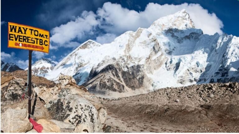 Why Choose the Everest Base Camp Trek for a Luxurious Adventure?