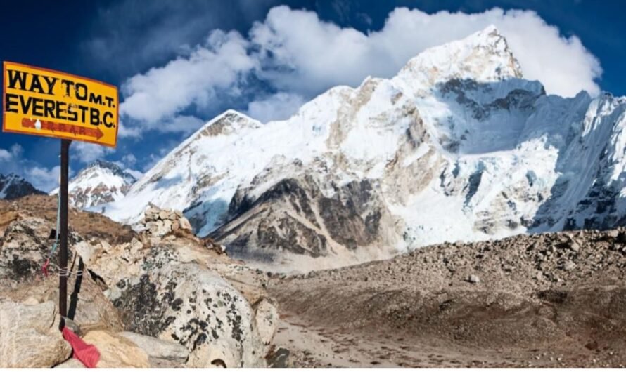 Why Choose the Everest Base Camp Trek for a Luxurious Adventure?